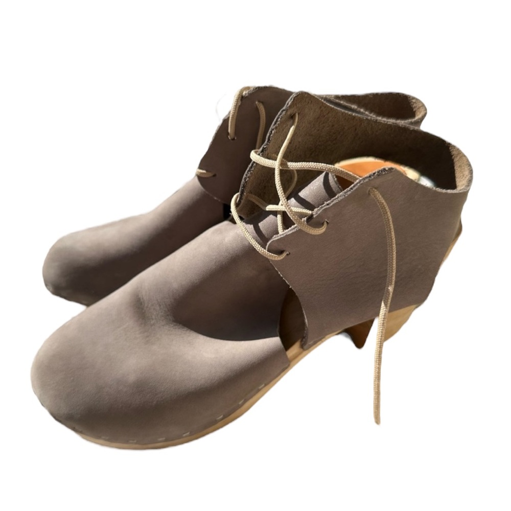 Bryr Clogs | Bryr Clog Heels in Taupe Closed Toe with Tie
